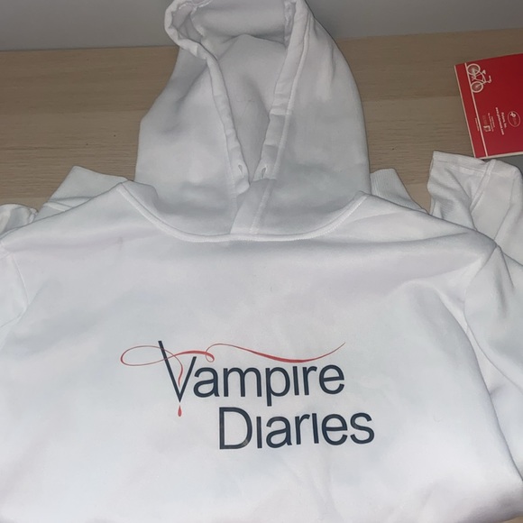 Vampire Diaries hoodie 🧛‍♀️ - Picture 2 of 5
